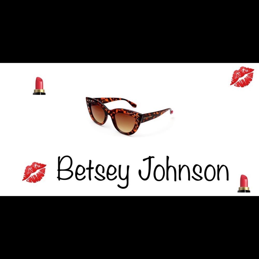 Betsey Johnson sunglasses 😎